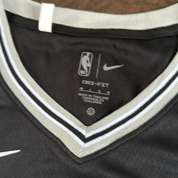 Victor Wembanyama official Away ROOKIE JERSEY Size Large 2 available - Picture 4 of 7